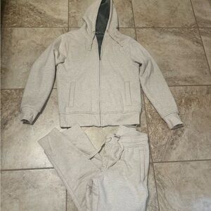 Sherpa lined jogging set. Jkt size medium. Pants size small.